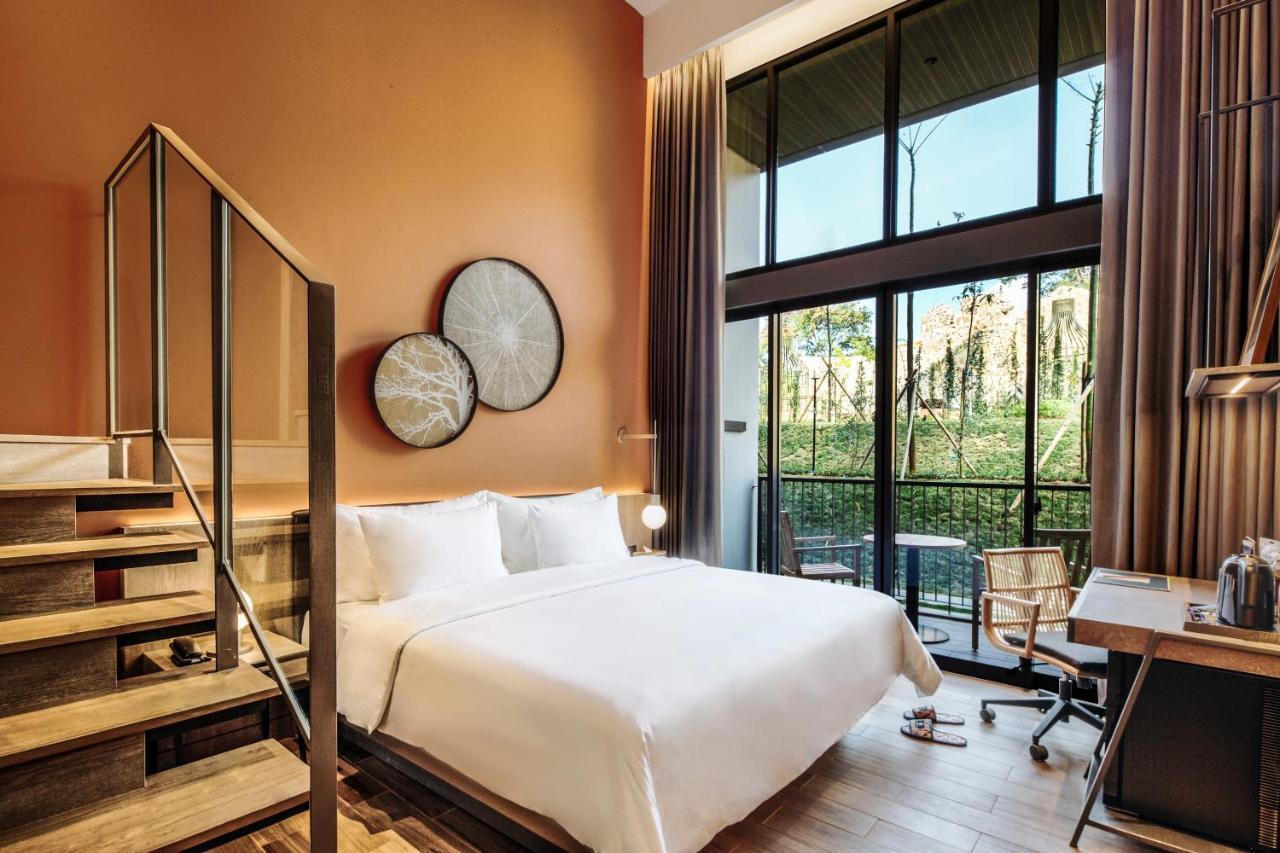 מלון פונקאק The Botanica Sanctuary מראה חיצוני תמונה A room at the hotel