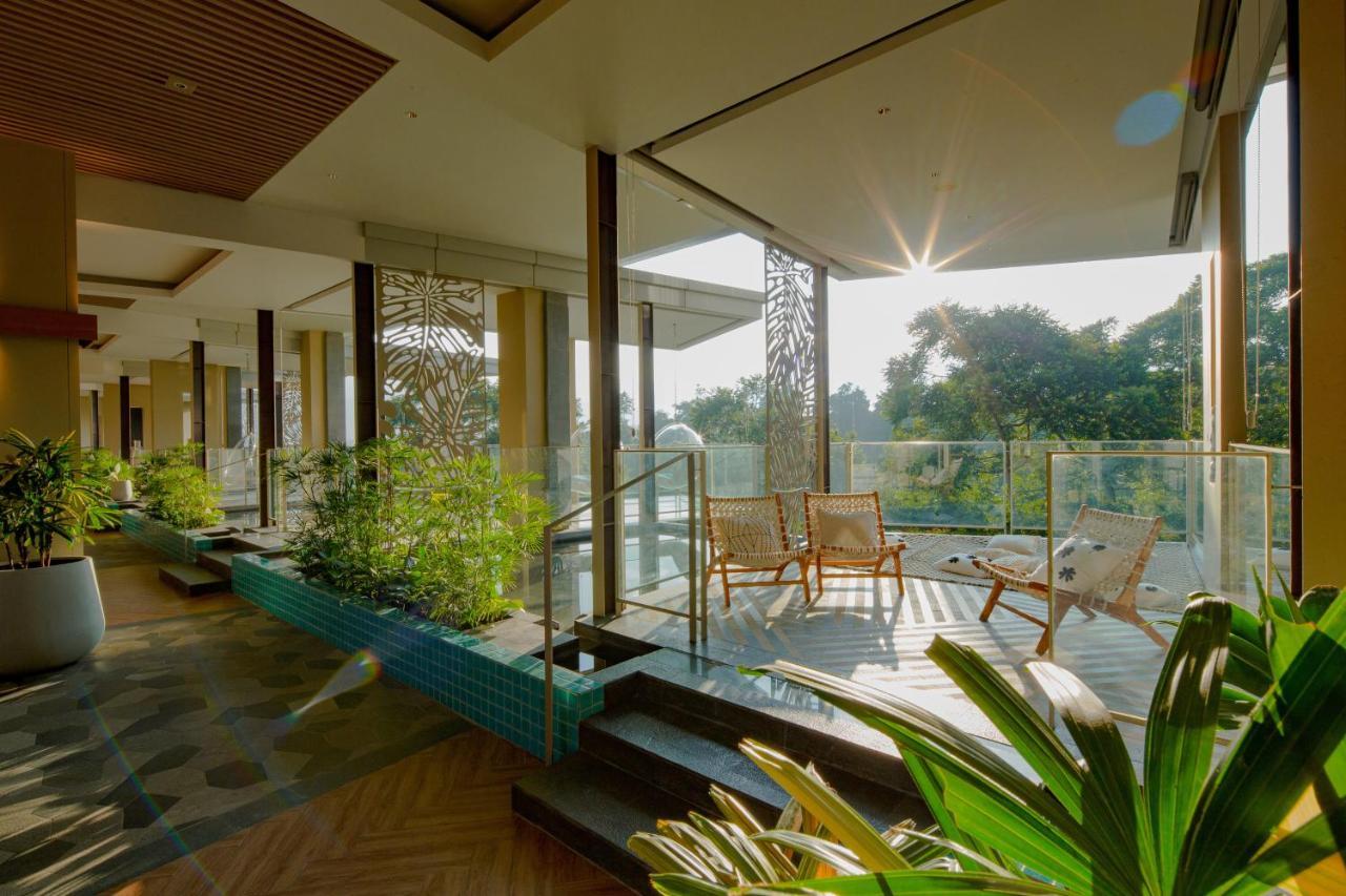 מלון פונקאק The Botanica Sanctuary מראה חיצוני תמונה The interior of the hotel