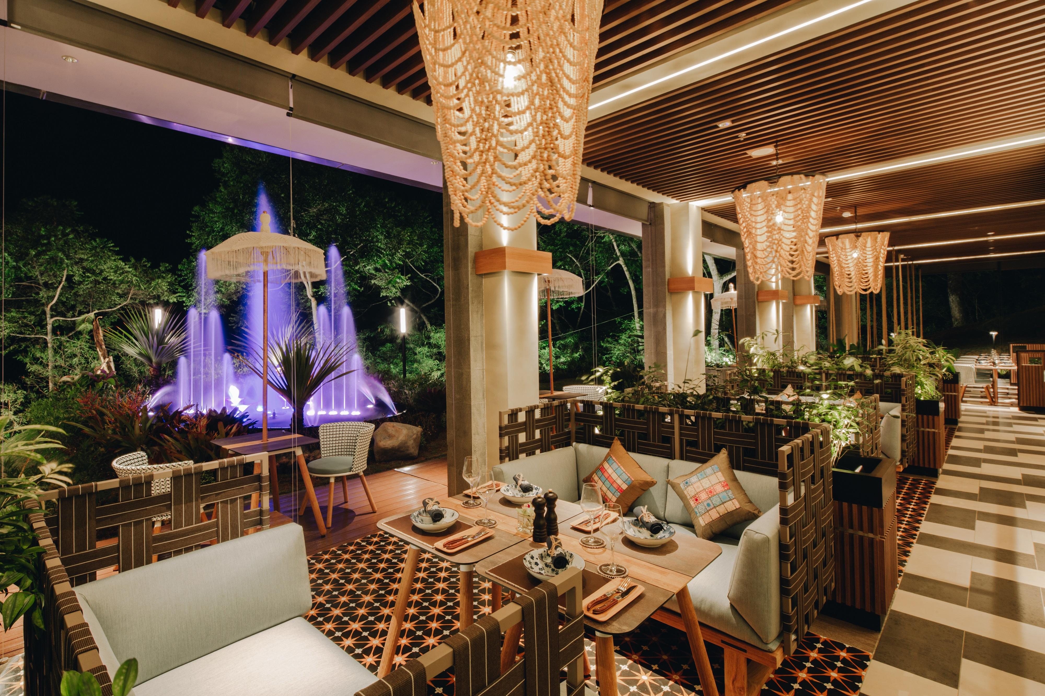 מלון פונקאק The Botanica Sanctuary מראה חיצוני תמונה The restaurant at the hotel