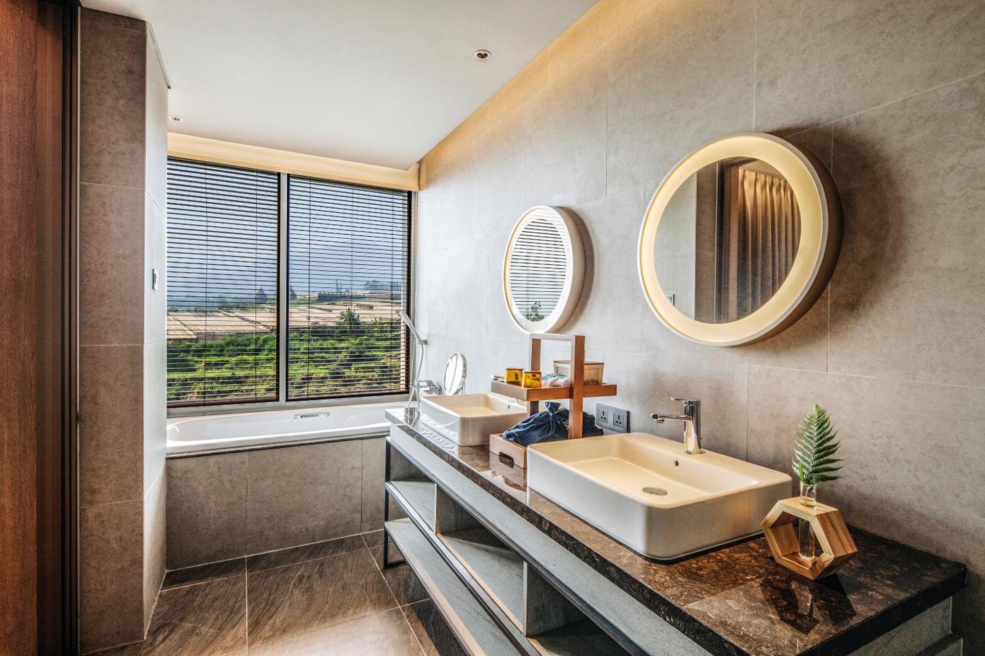 מלון פונקאק The Botanica Sanctuary חדר תמונה Bathroom
