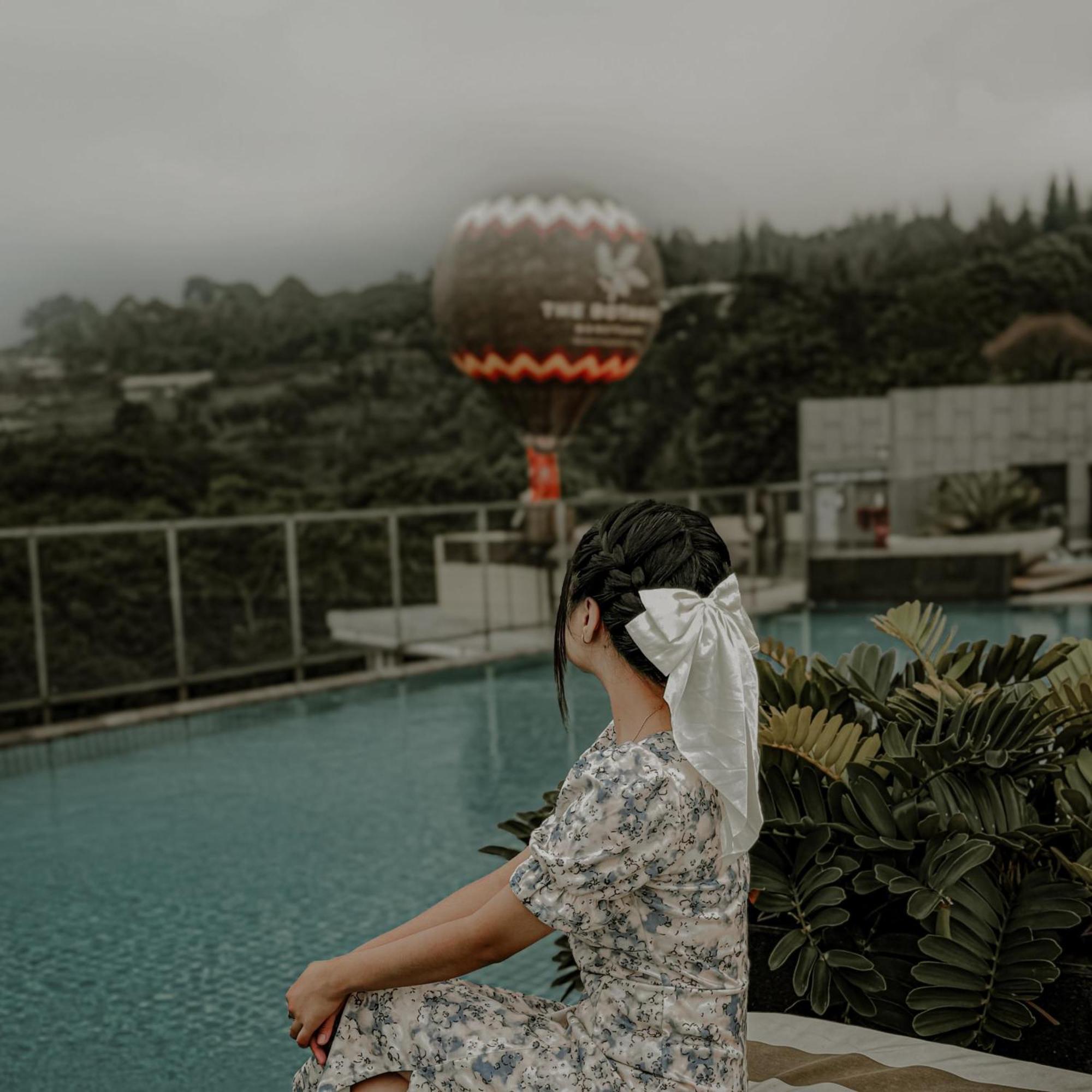 מלון פונקאק The Botanica Sanctuary מראה חיצוני תמונה A hot air balloon in Bali