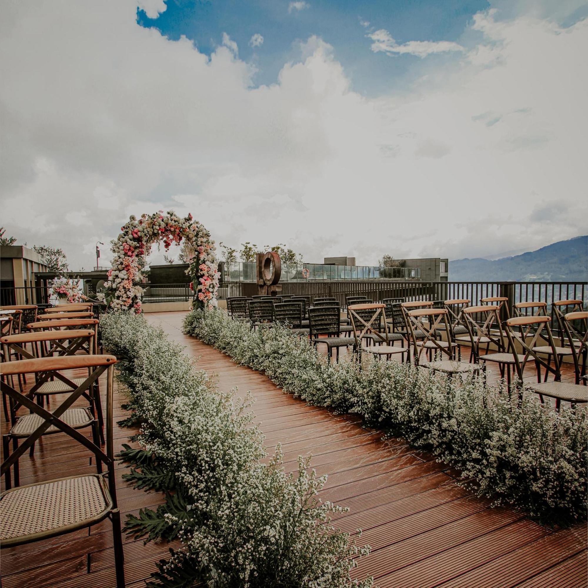 מלון פונקאק The Botanica Sanctuary מראה חיצוני תמונה The venue of the wedding